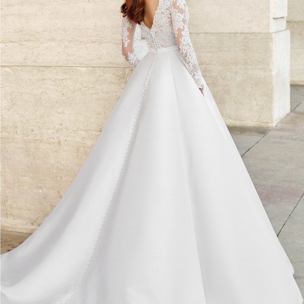 Eyelash Lace Wedding Dress - Picture 7 of 16
